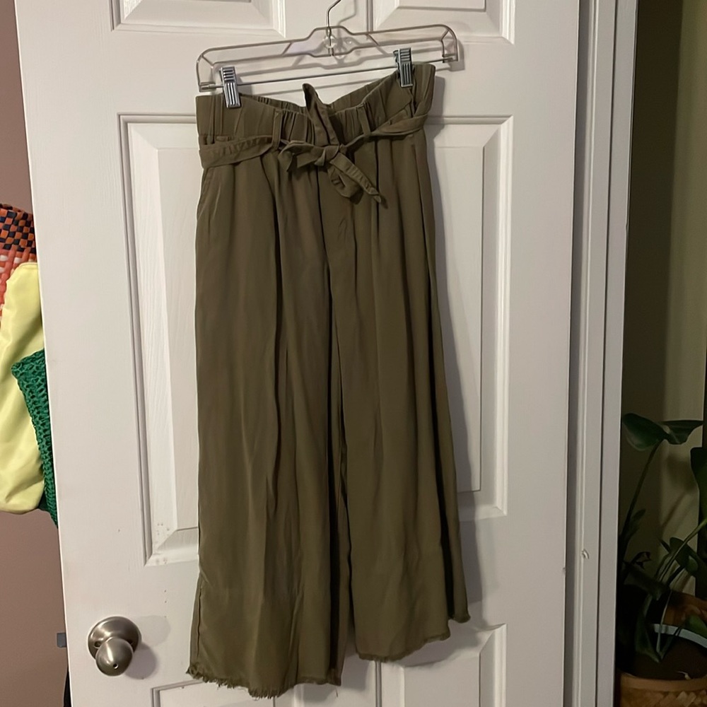 Cloth & Stone green capri pant